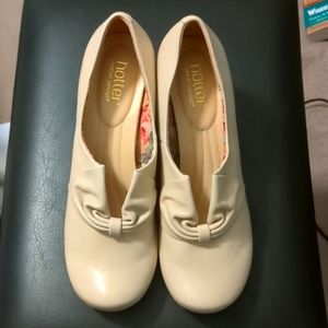 NWOT Hotter Cream Vintage Low Heels